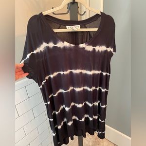 Ava &Viv tunic, 1x, black & white tye dye design, great condition